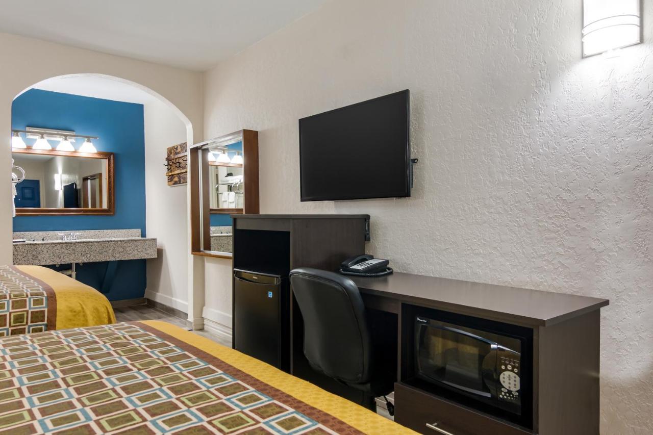 Rodeway Inn Broken Bow-Hochatown Ngoại thất bức ảnh
